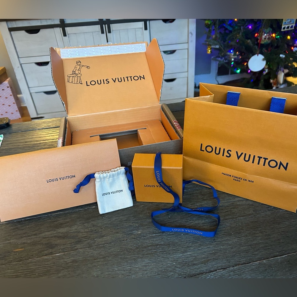 Louis Vuitton Packaging Set with Blue Ribbon